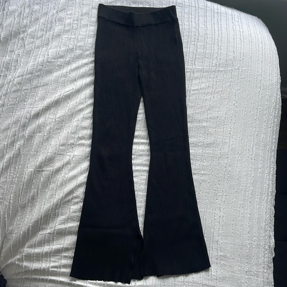House of Harlow black flared leggings and 3/4 sleeve top that ties. SET of two.